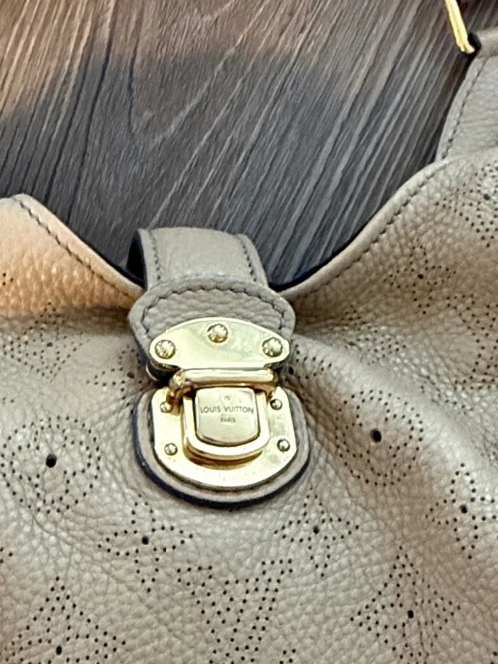 EUC Louis Vuitton Mahina Xl Handbag Monogram Leather Beige